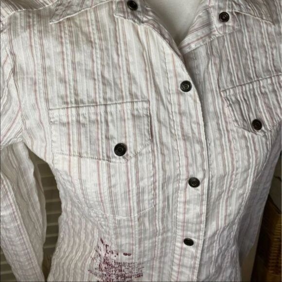 American Heritage Women’s Graphic Button Down - Picture 5 of 7